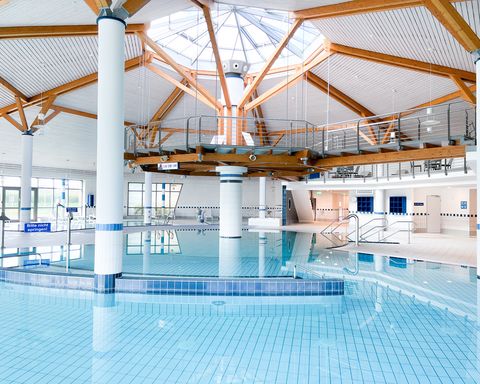 Schwimmbecken in der Friesland-Therme