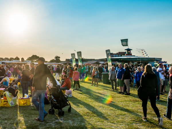 Wangerland-Schillig-Friesenfestival 2017 Menschenmenge auf dem Friesenfestival