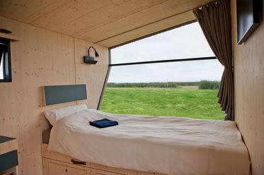 Schlafplatz im Tinyhaus direkt am Fenster