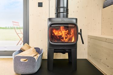 Kleiner Holzofen im Green Tiny House